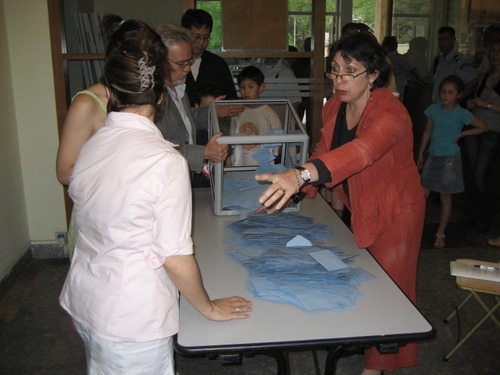 Dépouillement second tour, la Présidente du bureau de vote