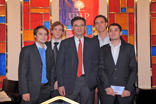 Patrick Devedjian et les Jeunes Pops de Pékin