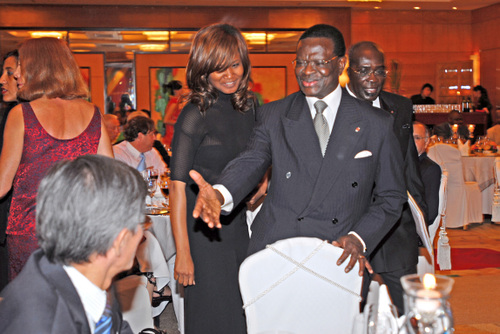 Jacqueline NIZET et M. Fologo, Président du CES ivoirien