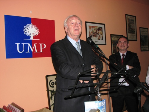 Le Sénateur évoque la situation du pays.