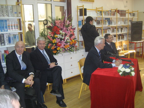 En présence de S.E.M Hervé LADSOUS et du Proviseur